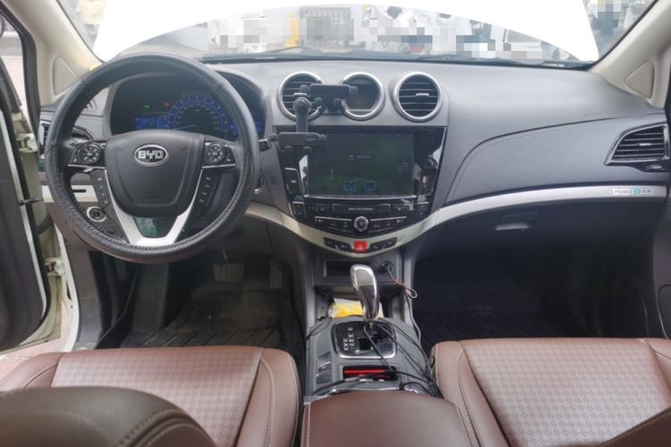 Used BYD S7 2015 2.0T Upgraded Automatic Luxury Version Center Console