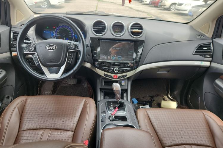 Used BYD S7 2015 2.0T Upgraded Automatic Luxury Version Center Console