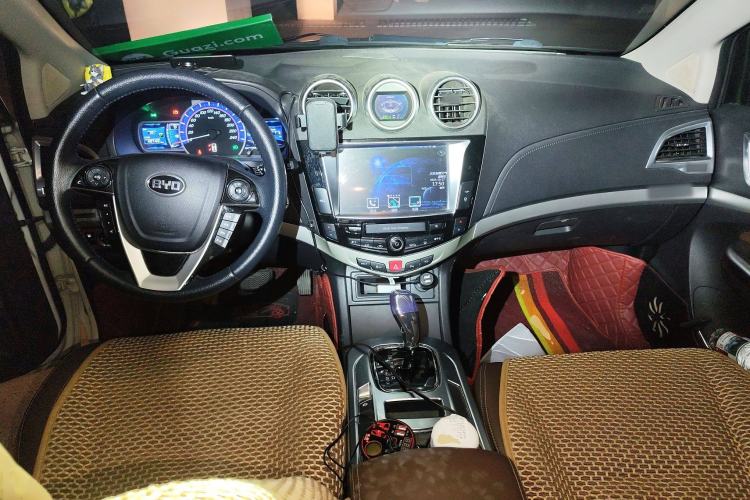 Used BYD S7 2015 2.0T Upgraded Automatic Luxury Version Center Console