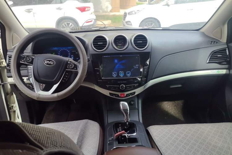 Used BYD S7 2015 2.0T Automatic Flagship Edition Center Console