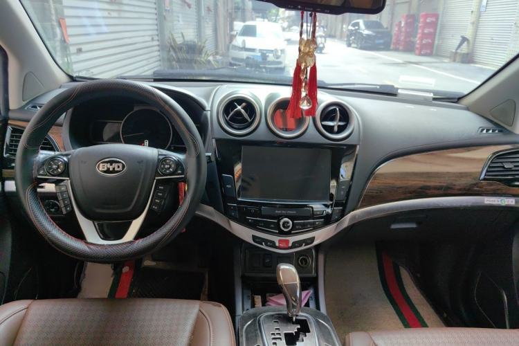 Used BYD S7 2015 2.0T Upgraded Automatic Luxury Version Center Console