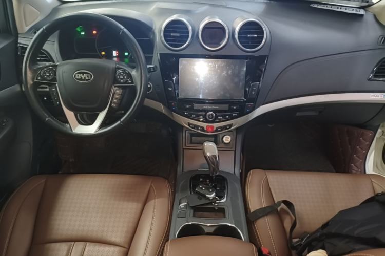 Used BYD S7 2015 2.0T Upgraded Automatic Luxury Version Center Console