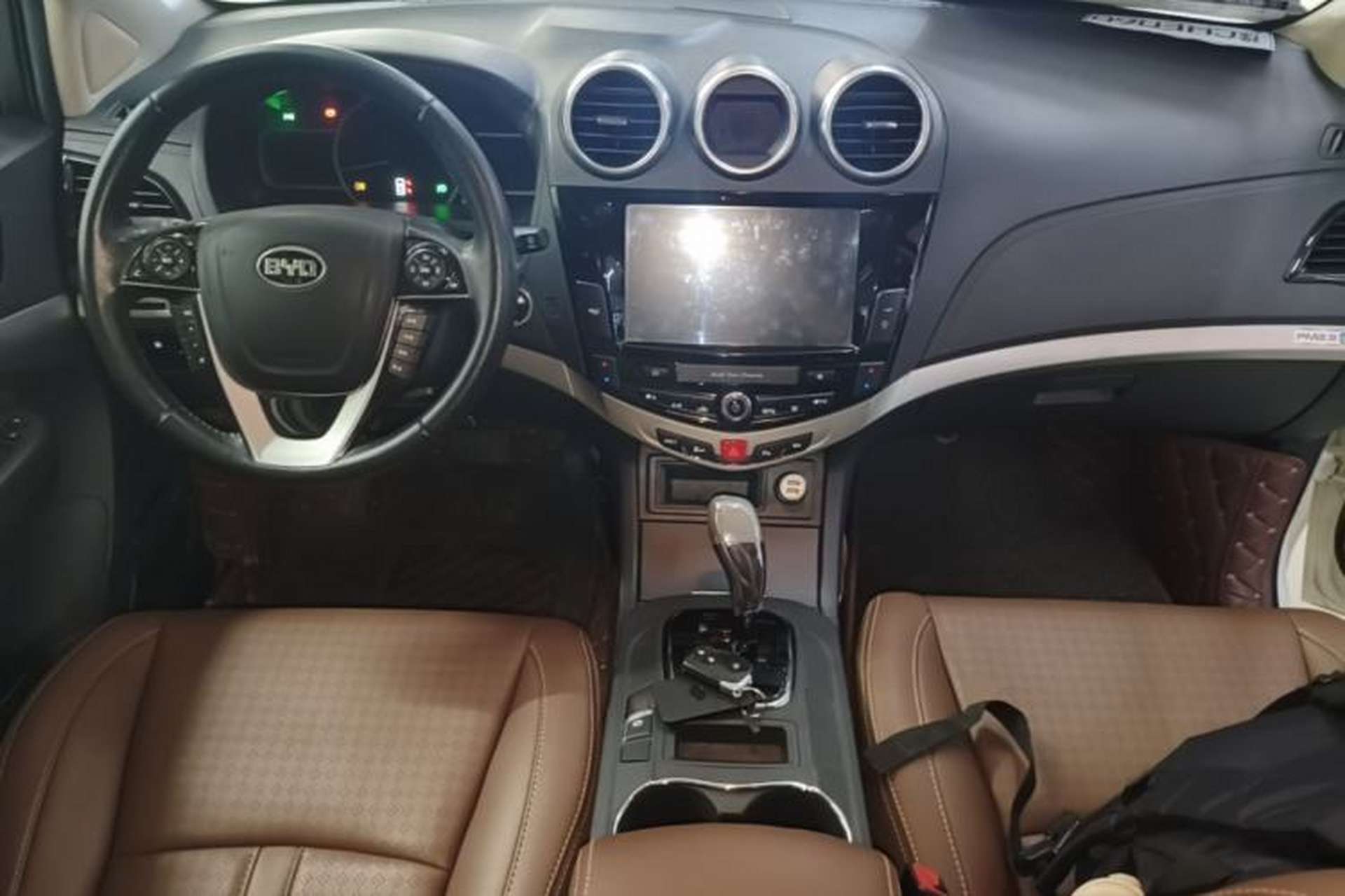 Used BYD S7 2015 2.0T Upgraded Automatic Luxury Version Center Console