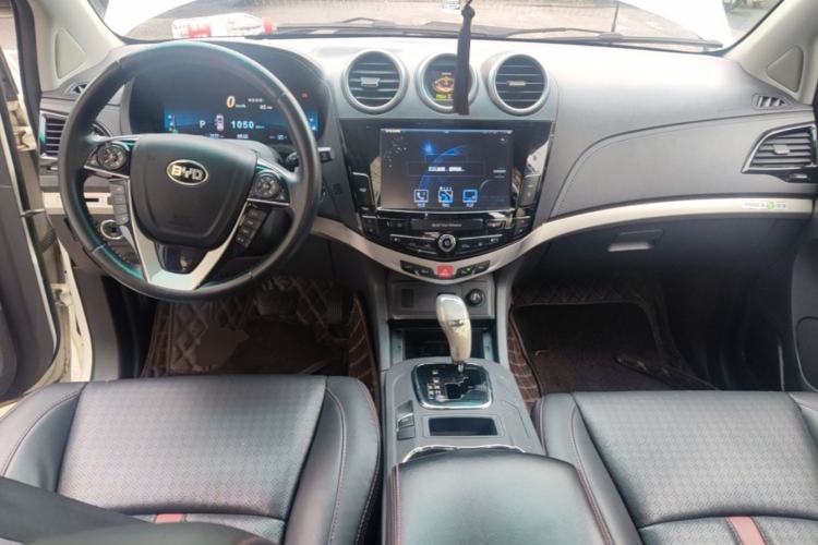 Used BYD S7 2015 2.0T Automatic Prestige Model Center Console