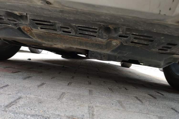 Used BYD S7 2015 2.0T Upgraded Automatic Luxury Version Chassis Front Right