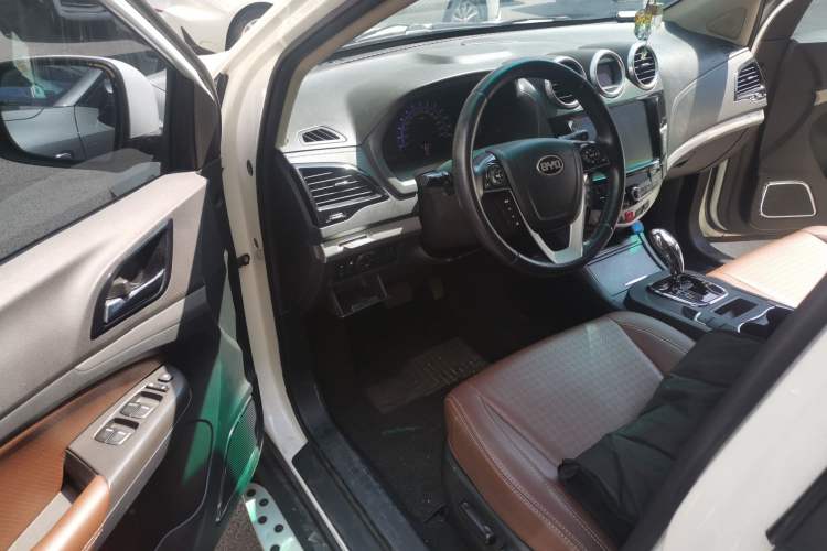 Used BYD S7 2015 2.0T Upgraded Automatic Luxury Version Driver Seat
