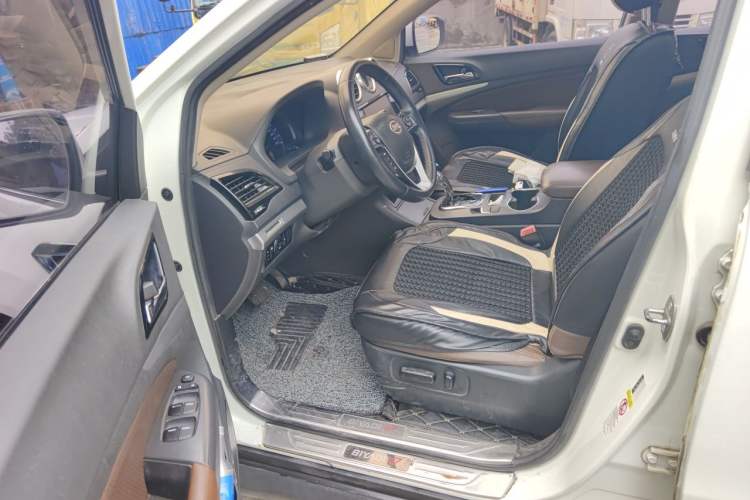 Used BYD S7 2015 2.0T Upgraded Automatic Luxury Version Driver Seat