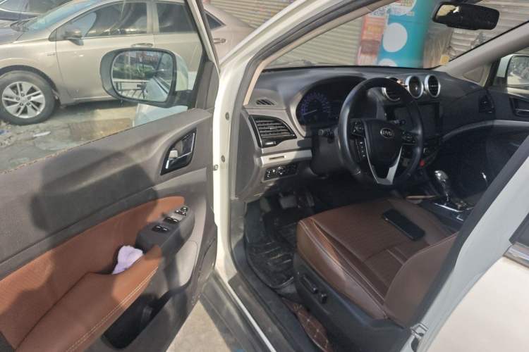 Used BYD S7 2015 2.0T Automatic Prestige Model Driver Seat