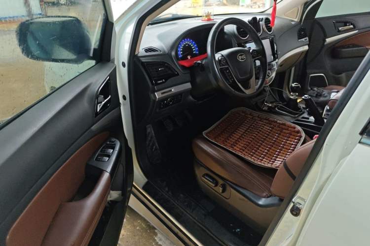 Used BYD S7 2015 1.5T Manual Luxury Model Driver Seat
