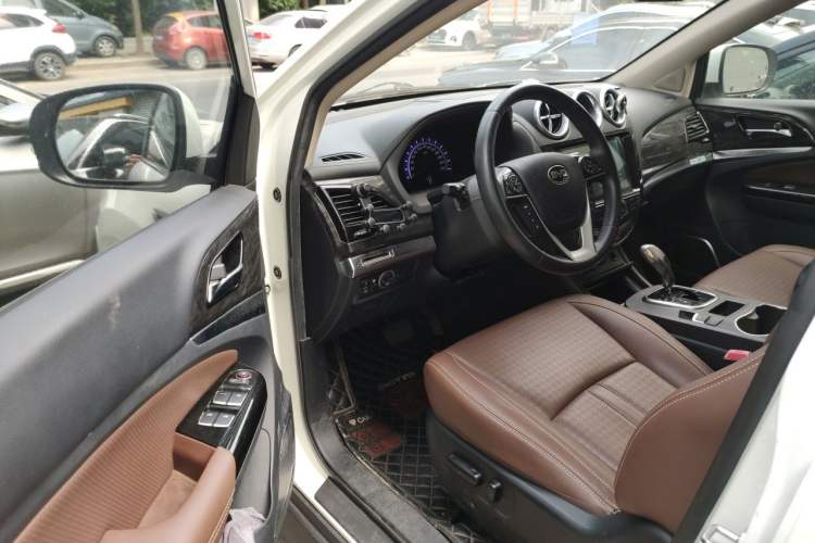 Used BYD S7 2015 2.0T Upgraded Automatic Luxury Version Driver Seat