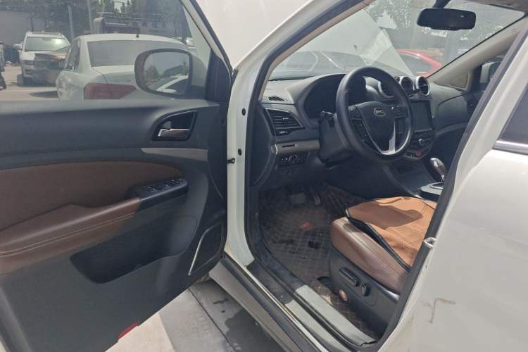 Used BYD S7 2015 2.0T Upgraded Automatic Luxury Version Driver Seat
