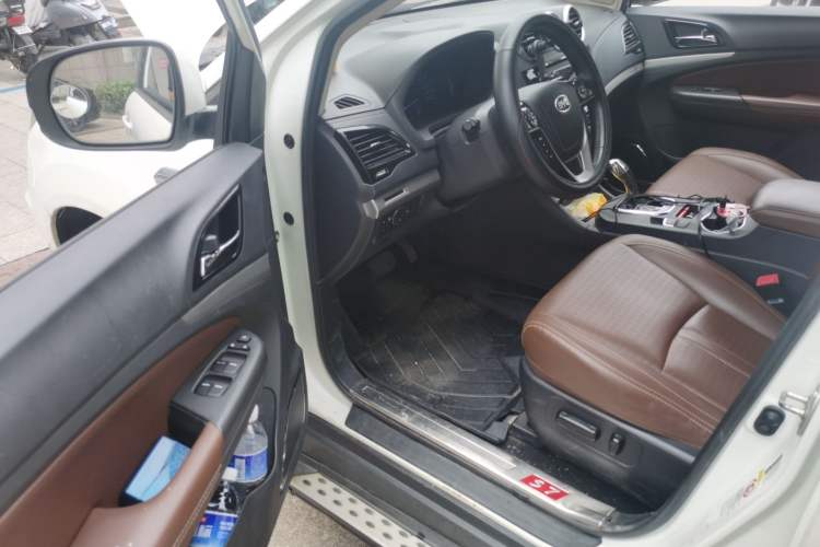 Used BYD S7 2015 2.0T Upgraded Automatic Luxury Version Driver Seat