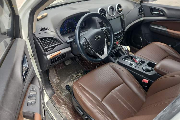 Used BYD S7 2015 2.0T Upgraded Automatic Luxury Version Driver Seat