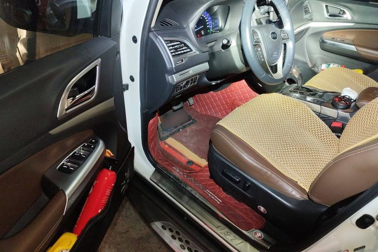 Used BYD S7 2015 2.0T Upgraded Automatic Luxury Version Driver Seat
