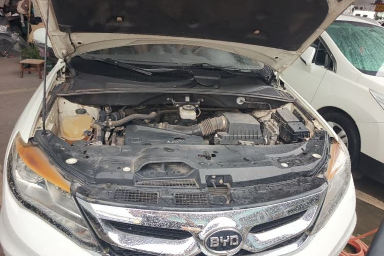 Used BYD S7 2015 2.0T Upgraded Automatic Luxury Version Engine Bay