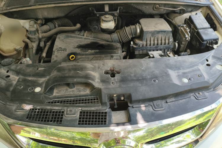 Used BYD S7 2015 2.0T Automatic Prestige Model Engine Bay