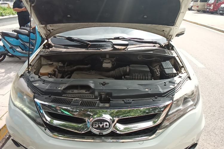 Used BYD S7 2015 2.0T Upgraded Automatic Luxury Version Engine Bay