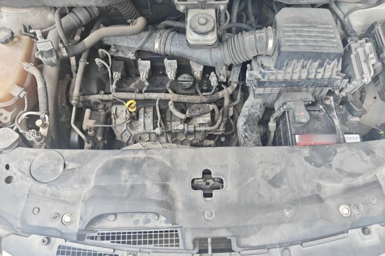 Used BYD S7 2015 2.0T Automatic Prestige Model Engine Bay