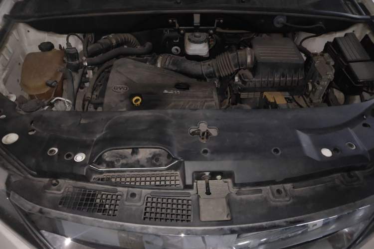 Used BYD S7 2015 2.0T Upgraded Automatic Flagship Version Engine Bay