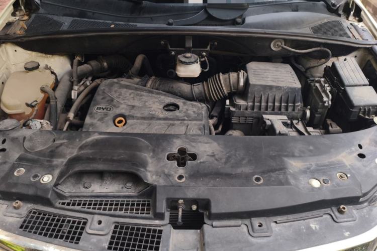 Used BYD S7 2015 2.0T Automatic Prestige Model Engine Bay