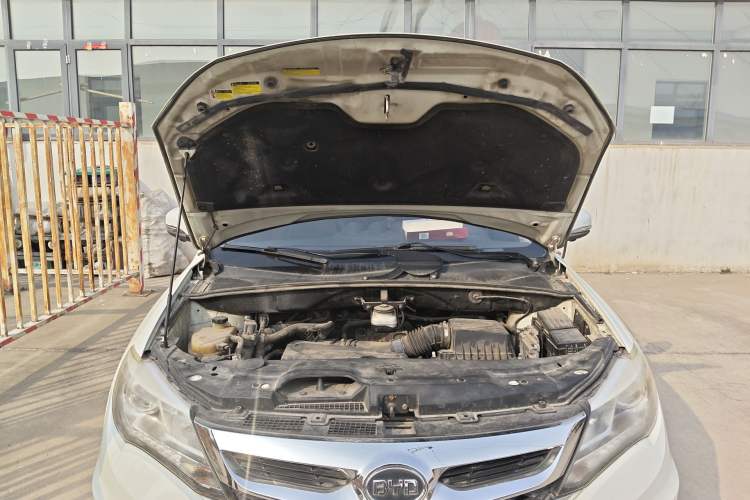 Used BYD S7 2015 2.0T Automatic Flagship Edition Engine Bay