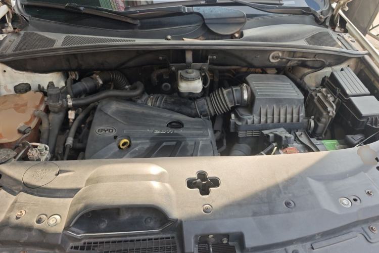 Used BYD S7 2015 2.0T Automatic Prestige Model Engine Bay