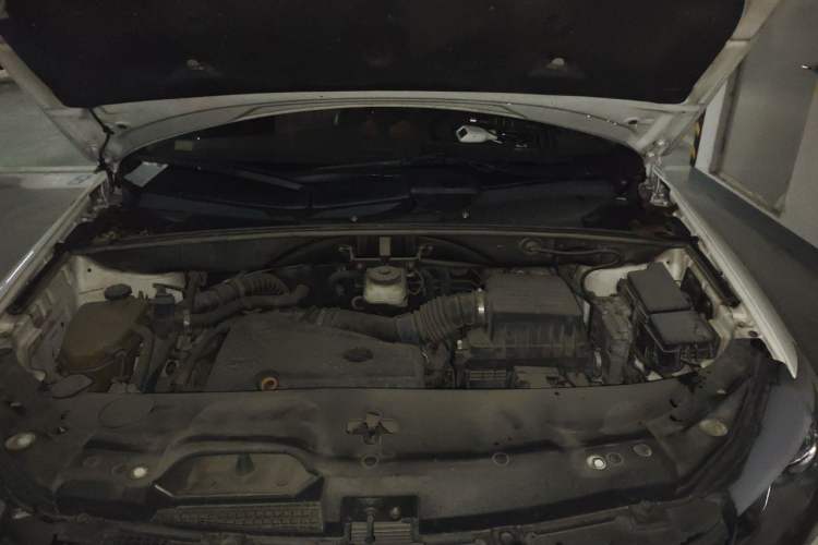 Used BYD S7 2015 2.0T Automatic Prestige Model Engine Bay