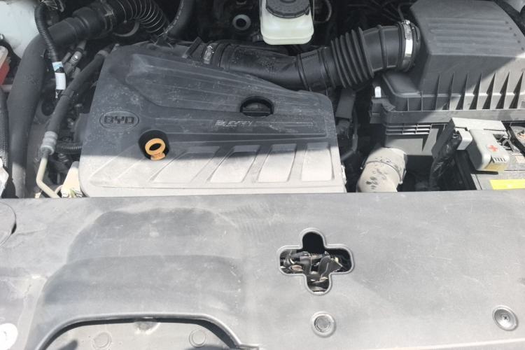 Used BYD S7 2015 2.0T Upgraded Automatic Luxury Version Engine Bay