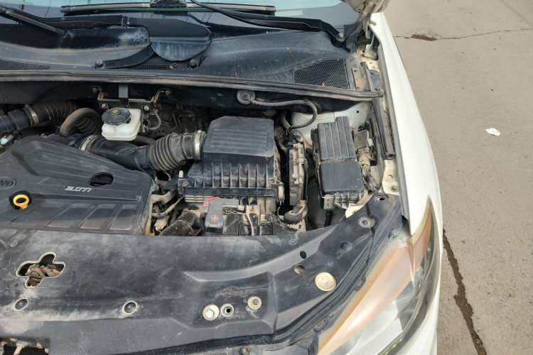 Used BYD S7 2015 2.0T Automatic Prestige Model Engine Bay Left