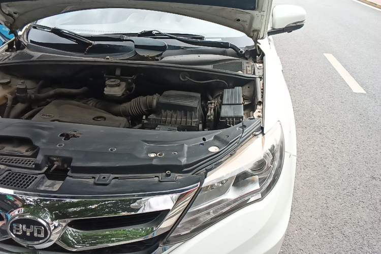 Used BYD S7 2015 2.0T Upgraded Automatic Luxury Version Engine Bay Left