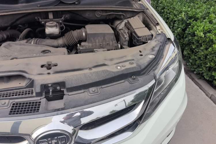 Used BYD S7 2015 2.0T Upgraded Automatic Luxury Version Engine Bay Left