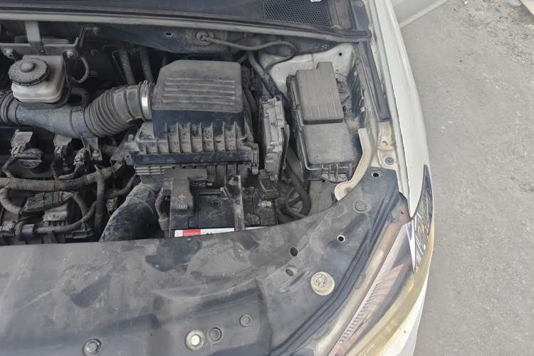 Used BYD S7 2015 2.0T Automatic Prestige Model Engine Bay Left