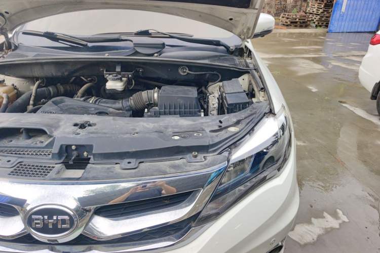 Used BYD S7 2015 2.0T Upgraded Automatic Luxury Version Engine Bay Left