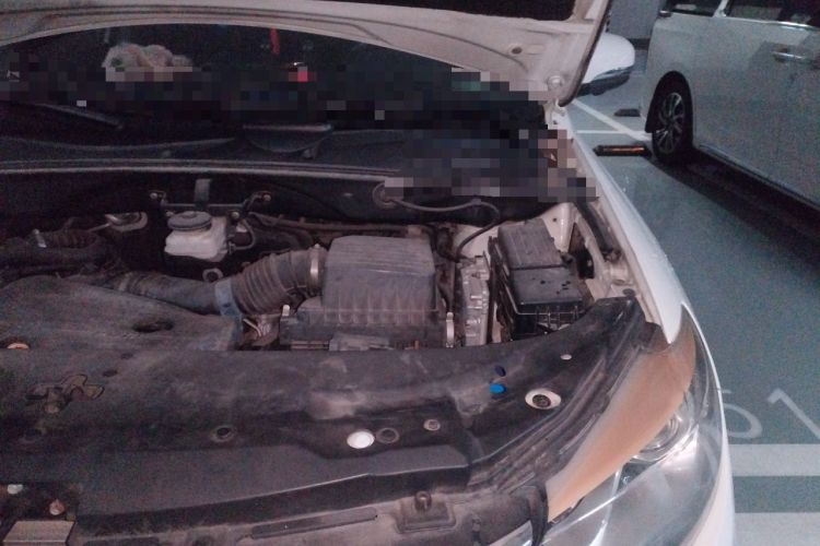 Used BYD S7 2015 2.0T Automatic Flagship Edition Engine Bay Left
