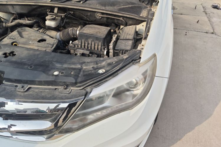 Used BYD S7 2015 2.0T Automatic Flagship Edition Engine Bay Left