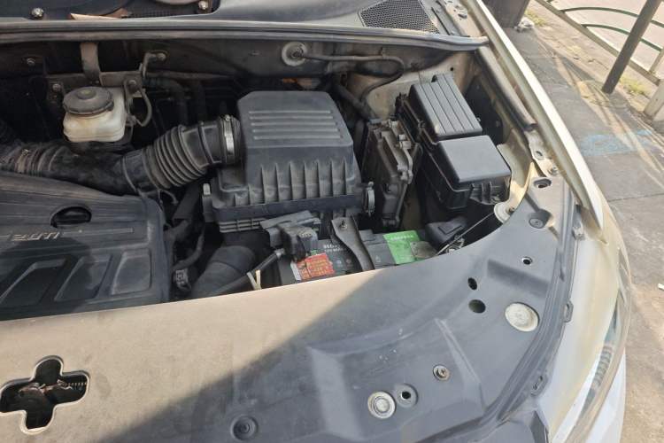 Used BYD S7 2015 2.0T Automatic Prestige Model Engine Bay Left