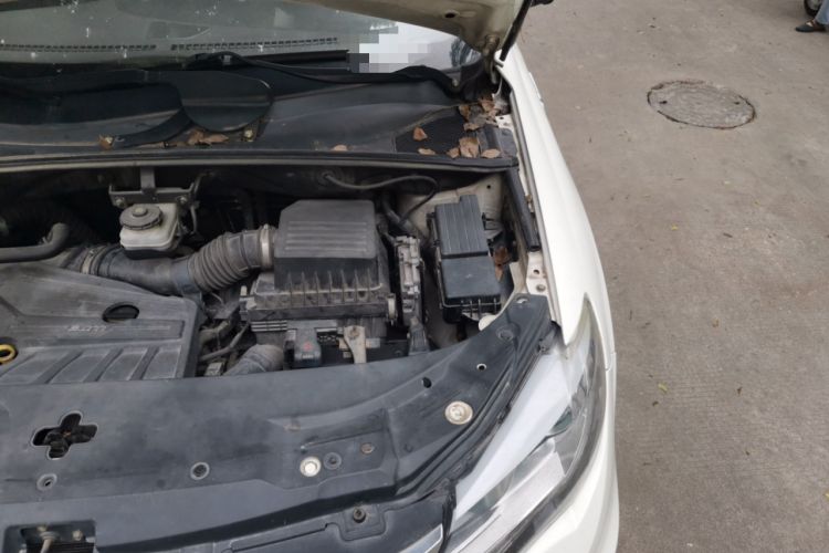 Used BYD S7 2015 2.0T Automatic Prestige Model Engine Bay Left