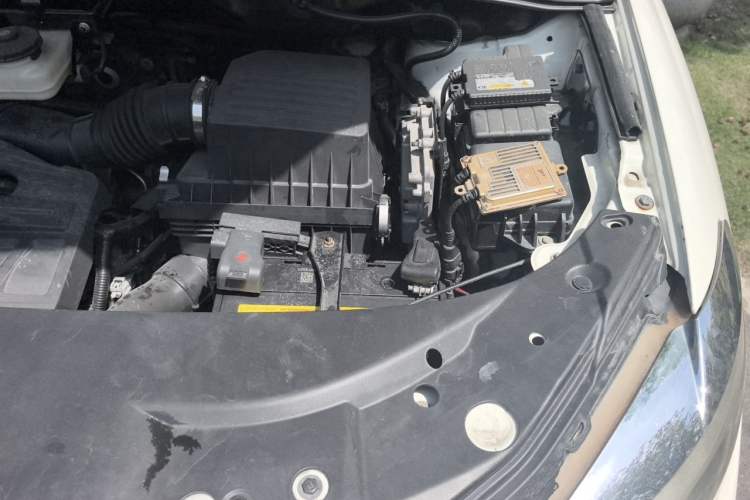 Used BYD S7 2015 2.0T Upgraded Automatic Luxury Version Engine Bay Left