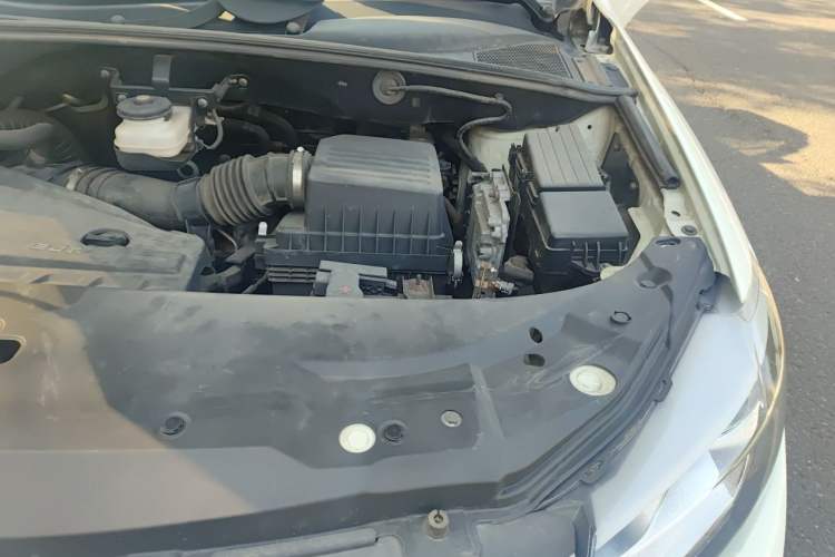 Used BYD S7 2015 2.0T Automatic Prestige Model Engine Bay Left
