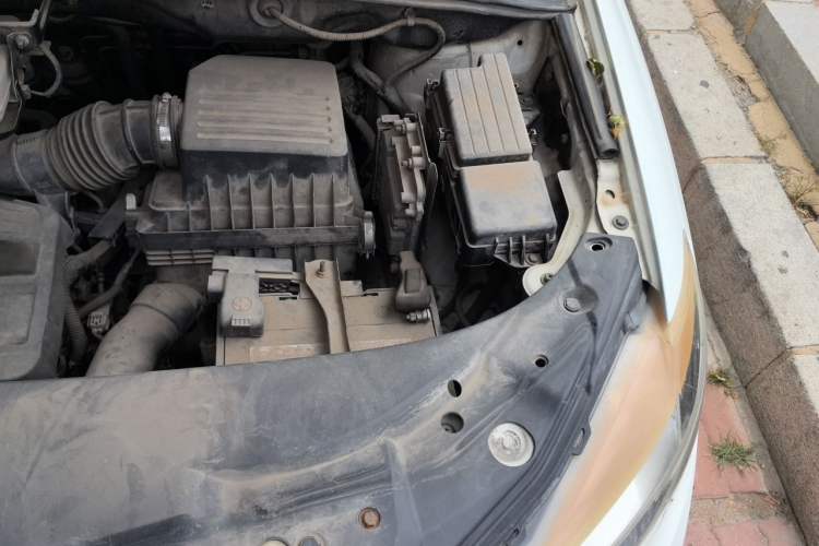 Used BYD S7 2015 2.0T Upgraded Automatic Flagship Version Engine Bay Left