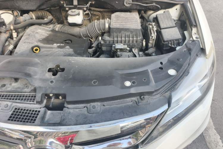 Used BYD S7 2015 2.0T Upgraded Automatic Flagship Version Engine Bay Left