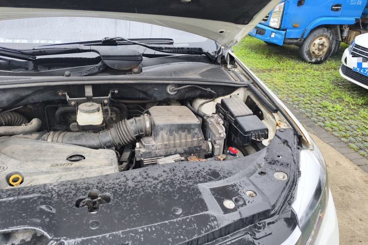Used BYD S7 2015 2.0T Upgraded Automatic Luxury Version Engine Bay Left