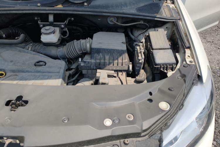 Used BYD S7 2015 2.0T Upgraded Automatic Luxury Version Engine Bay Left