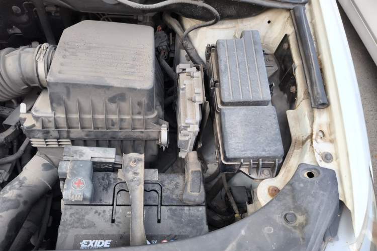 Used BYD S7 2015 2.0T Automatic Prestige Model Engine Bay Left