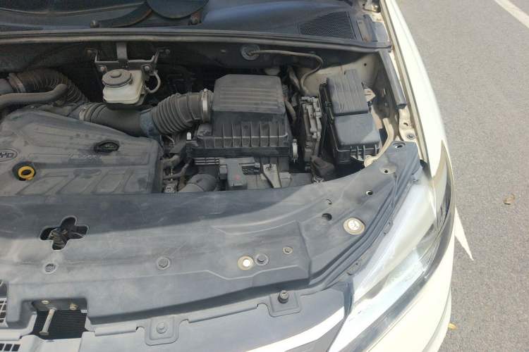 Used BYD S7 2015 2.0T Automatic Prestige Model Engine Bay Left