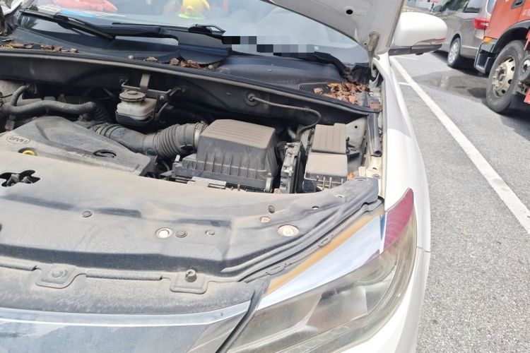 Used BYD S7 2015 2.0T Upgraded Automatic Luxury Version Engine Bay Left