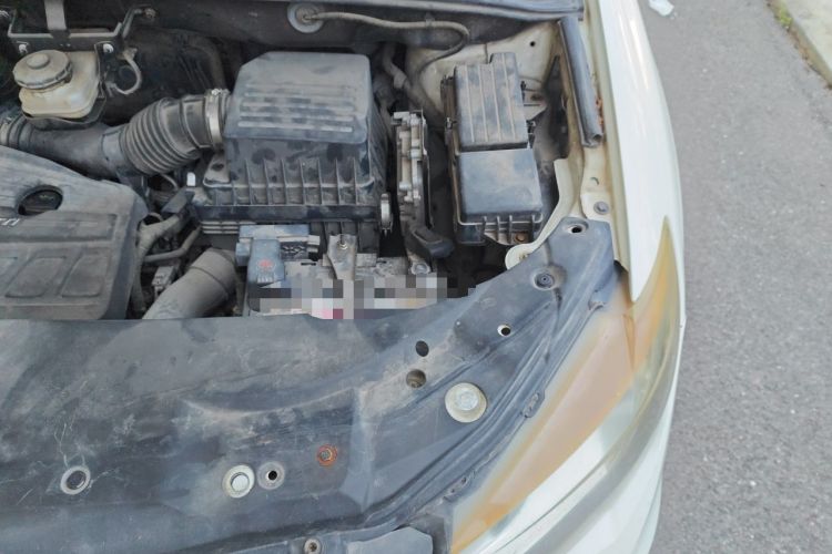 Used BYD S7 2015 2.0T Upgraded Automatic Flagship Version Engine Bay Left