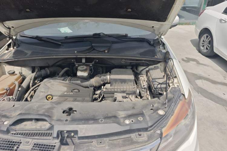 Used BYD S7 2015 2.0T Upgraded Automatic Luxury Version Engine Bay Left