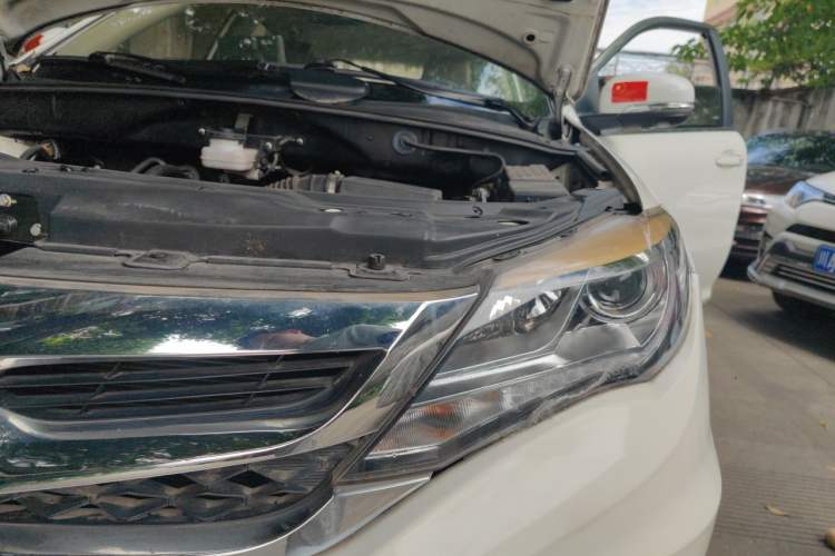Used BYD S7 2015 2.0T Upgraded Automatic Luxury Version Engine Bay Left