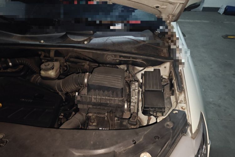 Used BYD S7 2015 2.0T Automatic Flagship Edition Engine Bay Left